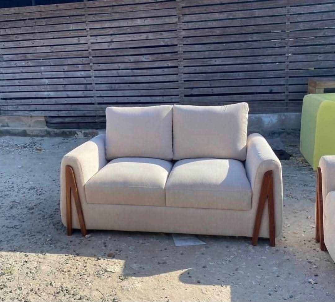 bedbyess (31) Loveseat