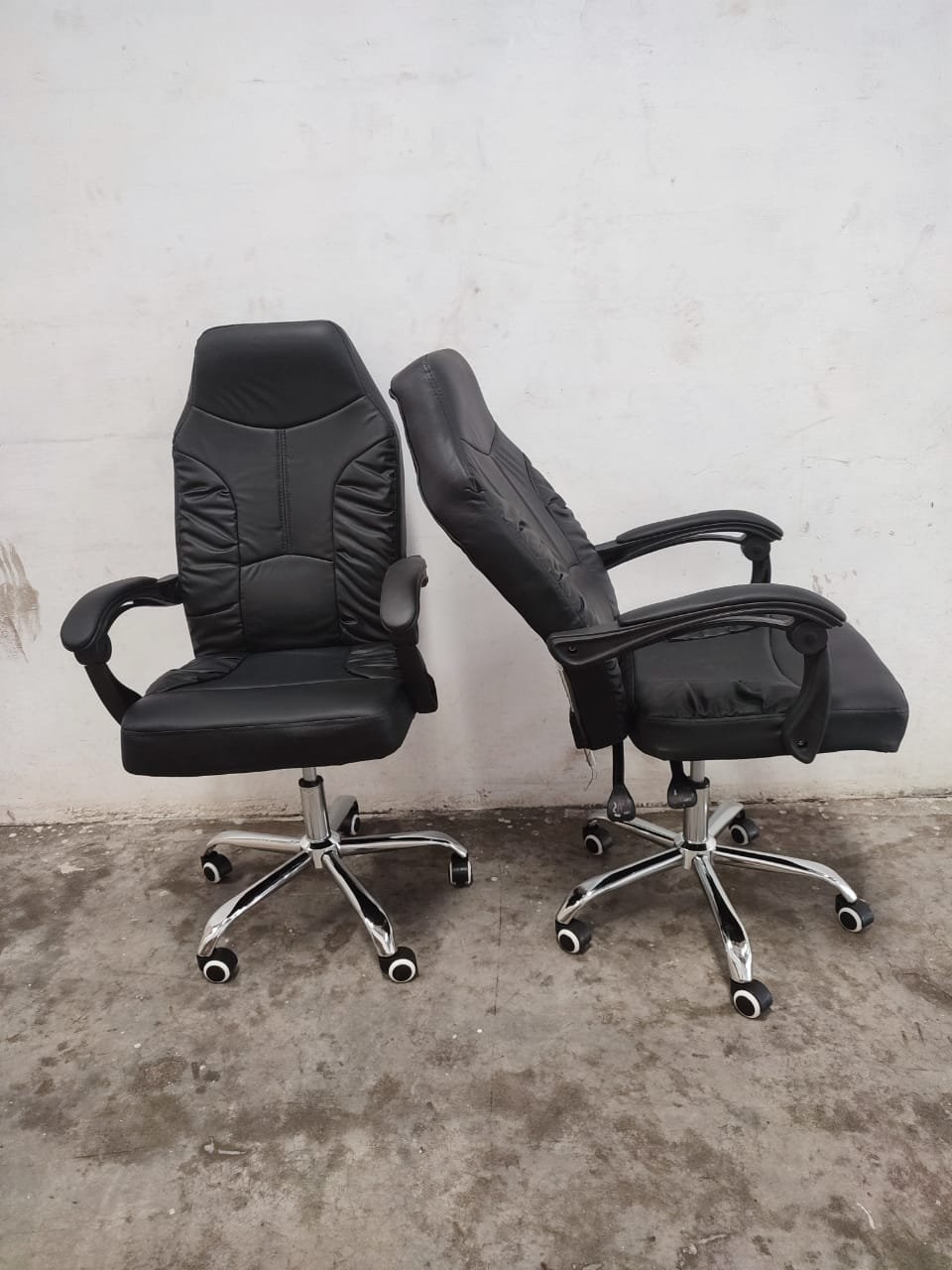 2026/07/8323.jpg Executive Office Chair - Image 1