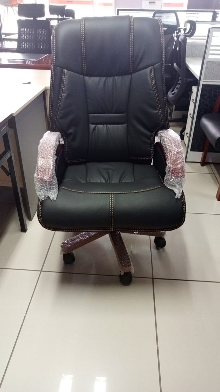 2026/07/8331.jpg Executive Office Chair - Image 1